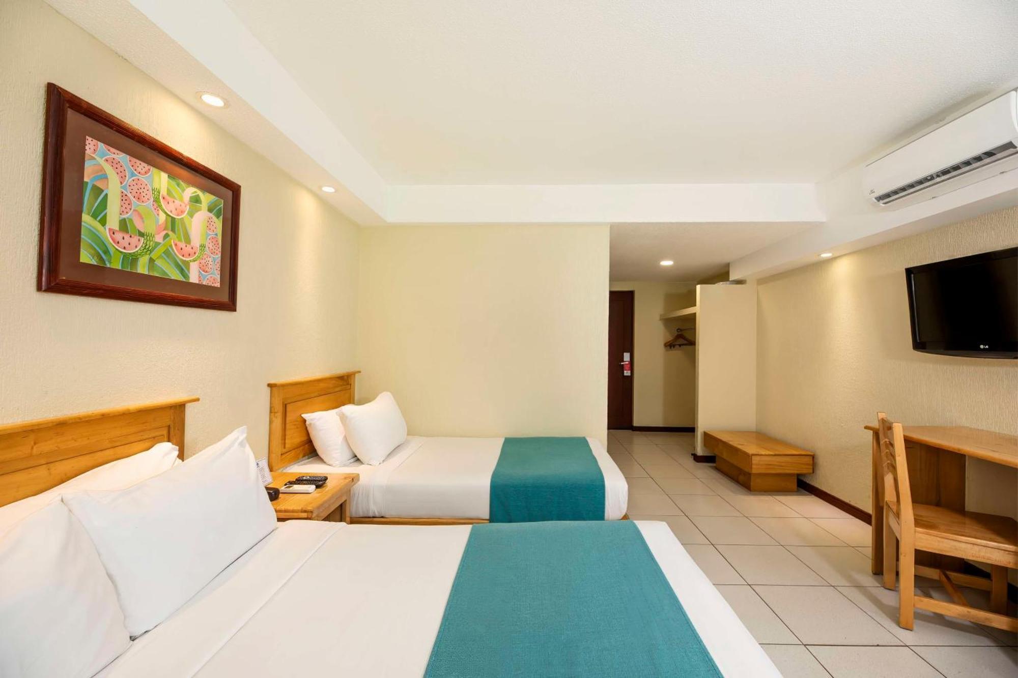 Double and Single Room with Roll-In Shower and Garden View - Disability Access/Non-Smoking